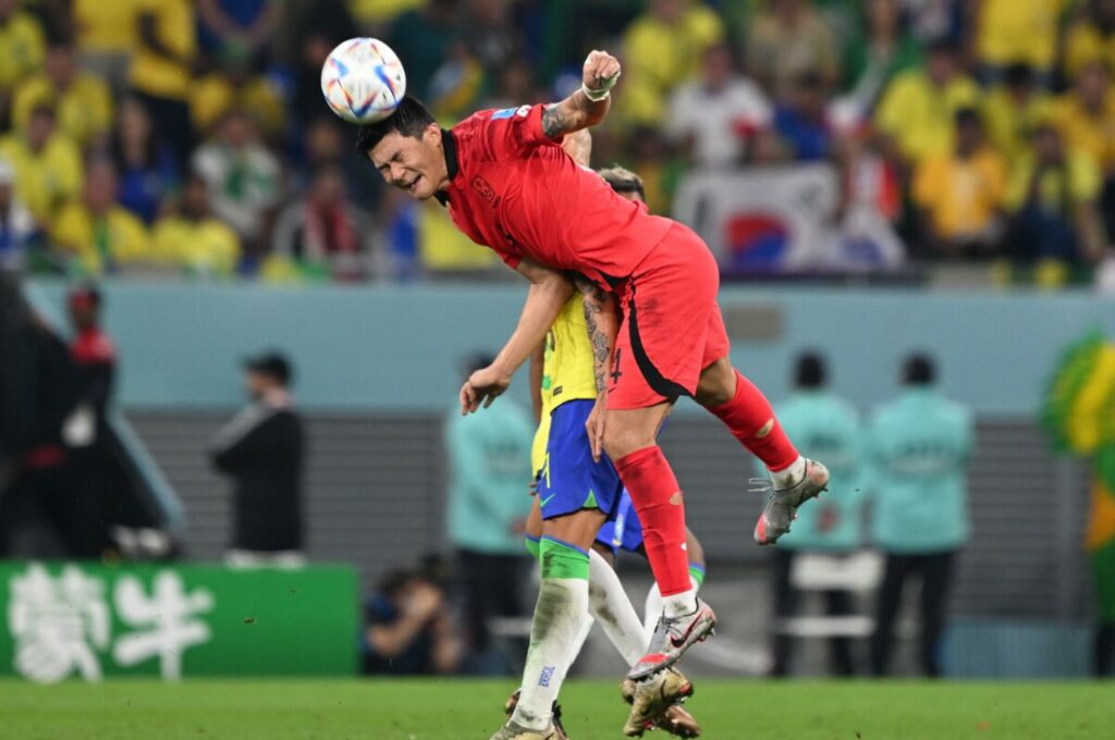 Kim Min-jae trong một pha bóng