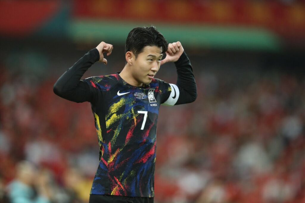 Son Heung Min ăn mừng trong màu áo Hàn Quốc