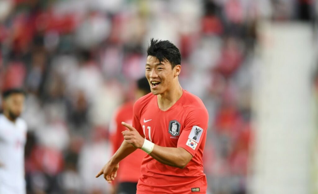 Hwang Hee Chang trong màu áo Hàn Quốc