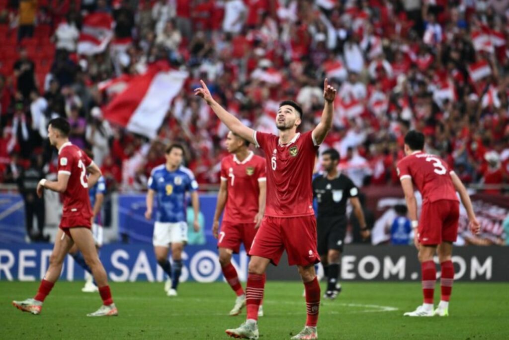 Indonesia ăn mừng bàn thắng phút cuối trận Nhật Bản 3-1 Indonesia