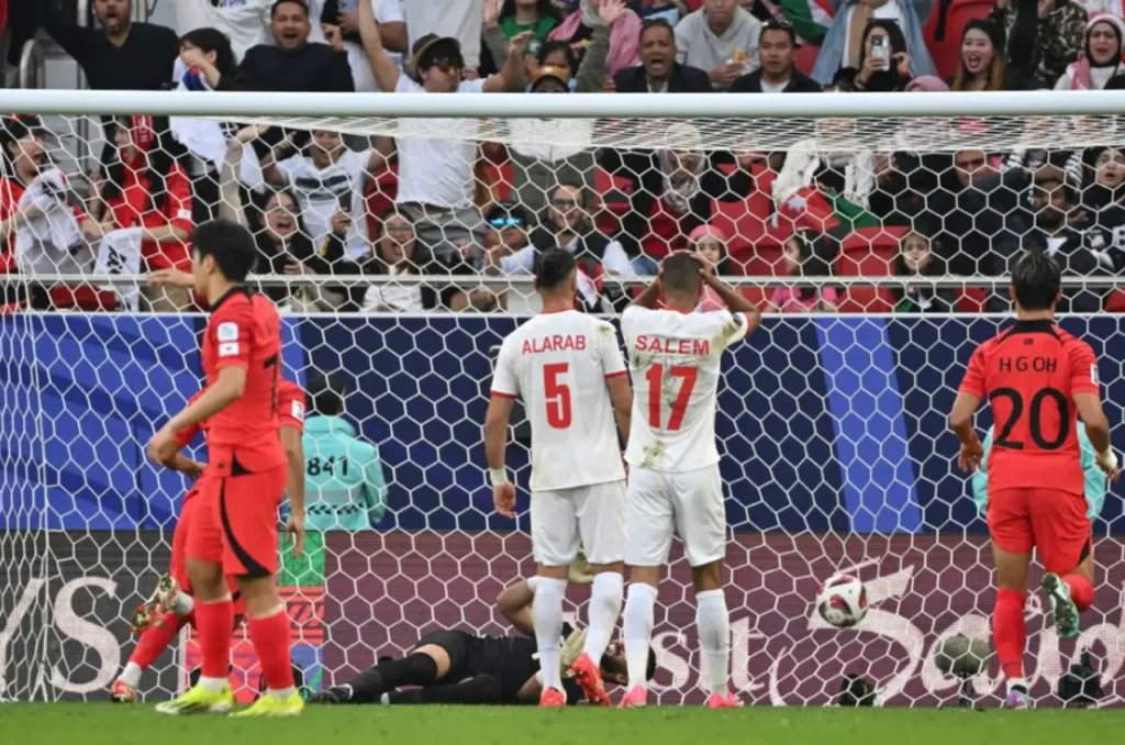 Hàn Quốc có bàn gỡ 2-2 ở những phút bù giờ.