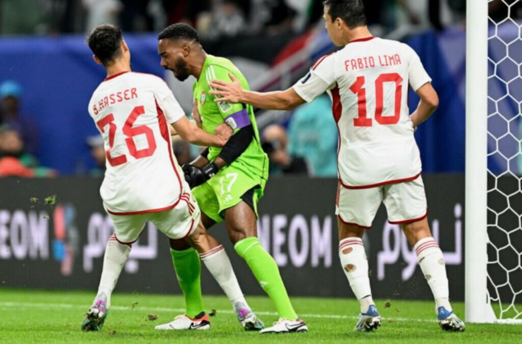 Thủ thành Abdulla Idrees xuất sắc cản phá tình huống phạt đền, Palestine 1-1 UAE