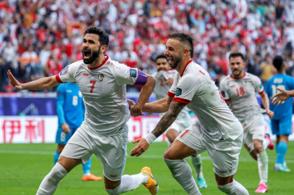 Kharbin (số 7) ghi bàn thắng duy nhất của trận đấu Syria 1-0 Ấn Độ