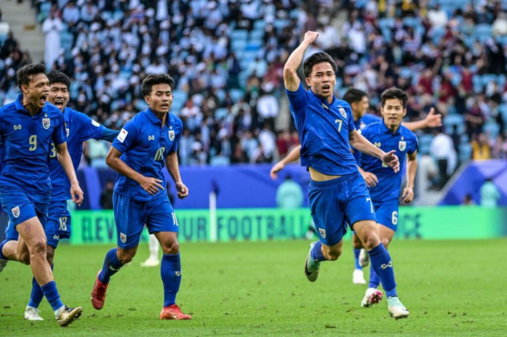 Supachok Sarachat gỡ hòa 1-1 cho Thái Lan