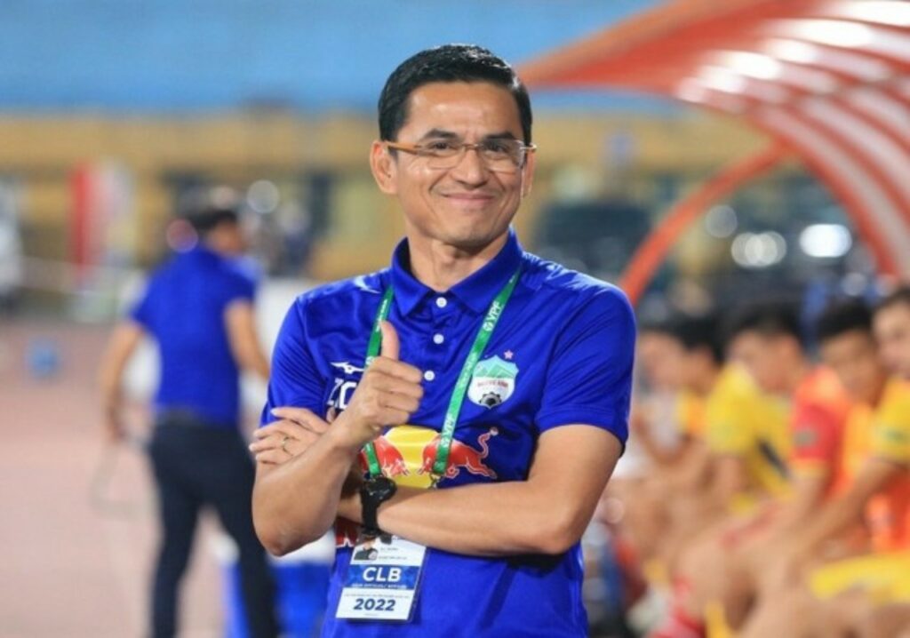 HLV Kiatisuk sẽ chính thức nắm quyền tại CLB CAHN từ vòng 9 V-League 2023/24