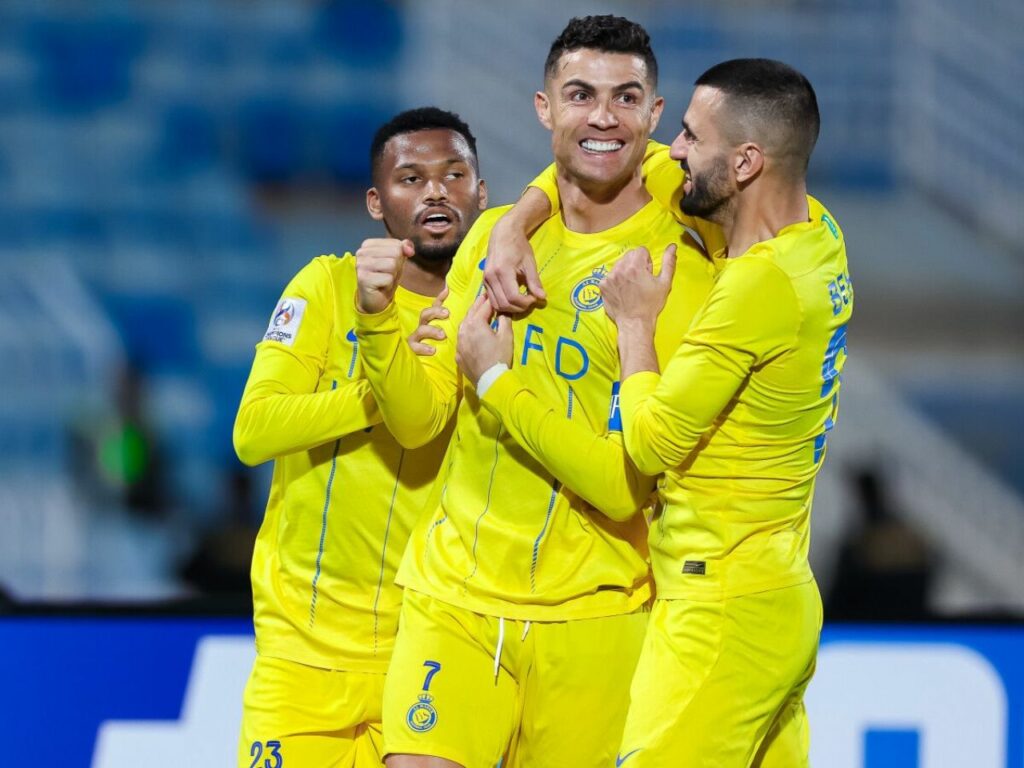 Ronaldo là hiện đang là cầu thủ nhận lương cao nhất thế giới.