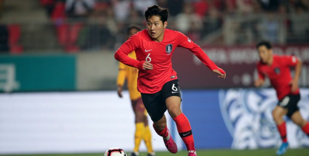 Tiền vệ Lee Kang-in