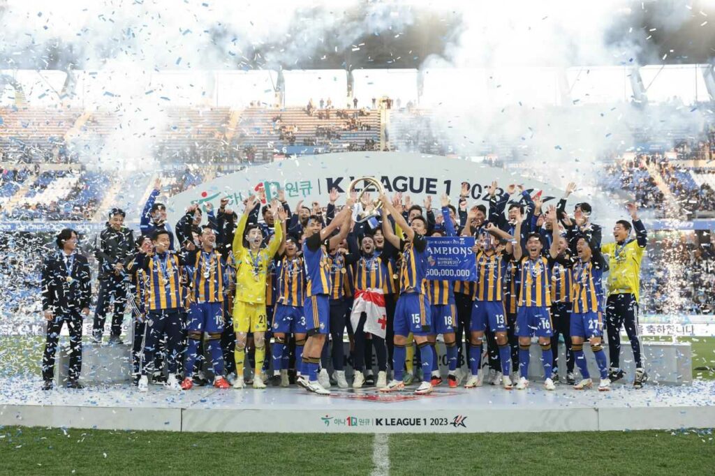 Ulsan Hyundai ăn mừng chức vô địch K-League 2023