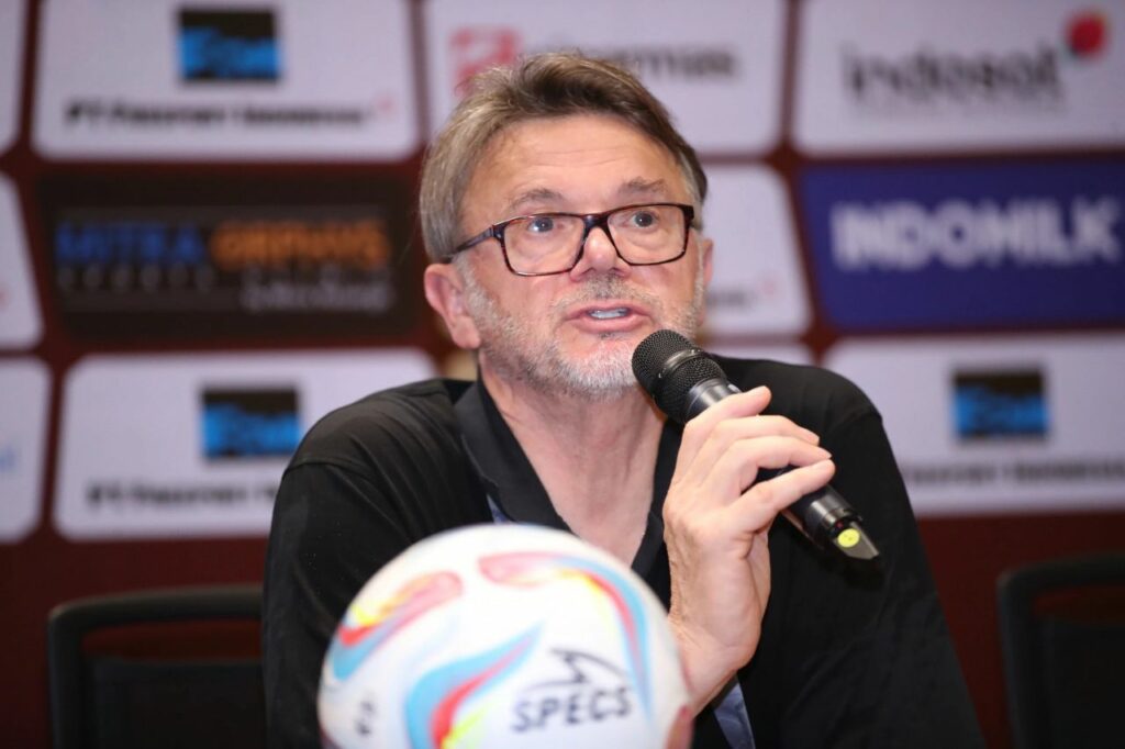Ông Troussier chia sẻ trong buổi họp báo sau trận đấu, Ông Philippe Troussier Tiếp Tục Bị Chỉ Trích