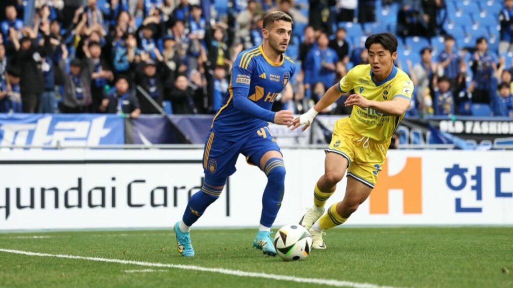 Ulsan bị cầm hòa ngay trên sân nhà.