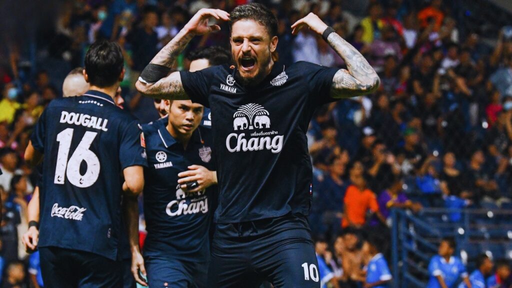 Số 10 của Buriram, Lucas Crispim, cầu thủ đắt giá nhất Thai League 2023/24