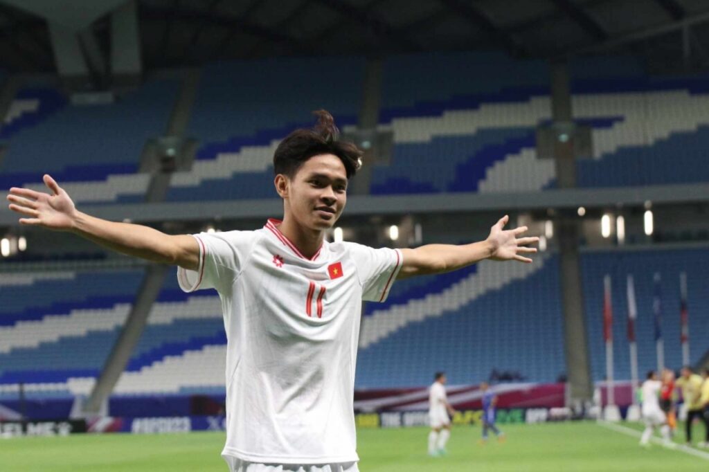 Bùi Vĩ Hào lập cú đúp ấn định tỷ số 3-1.