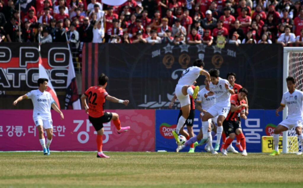 Gangwon FC có trận đấu áp đảo đội khách FC Seoul, trận đấu mà Lingard vắng mặt