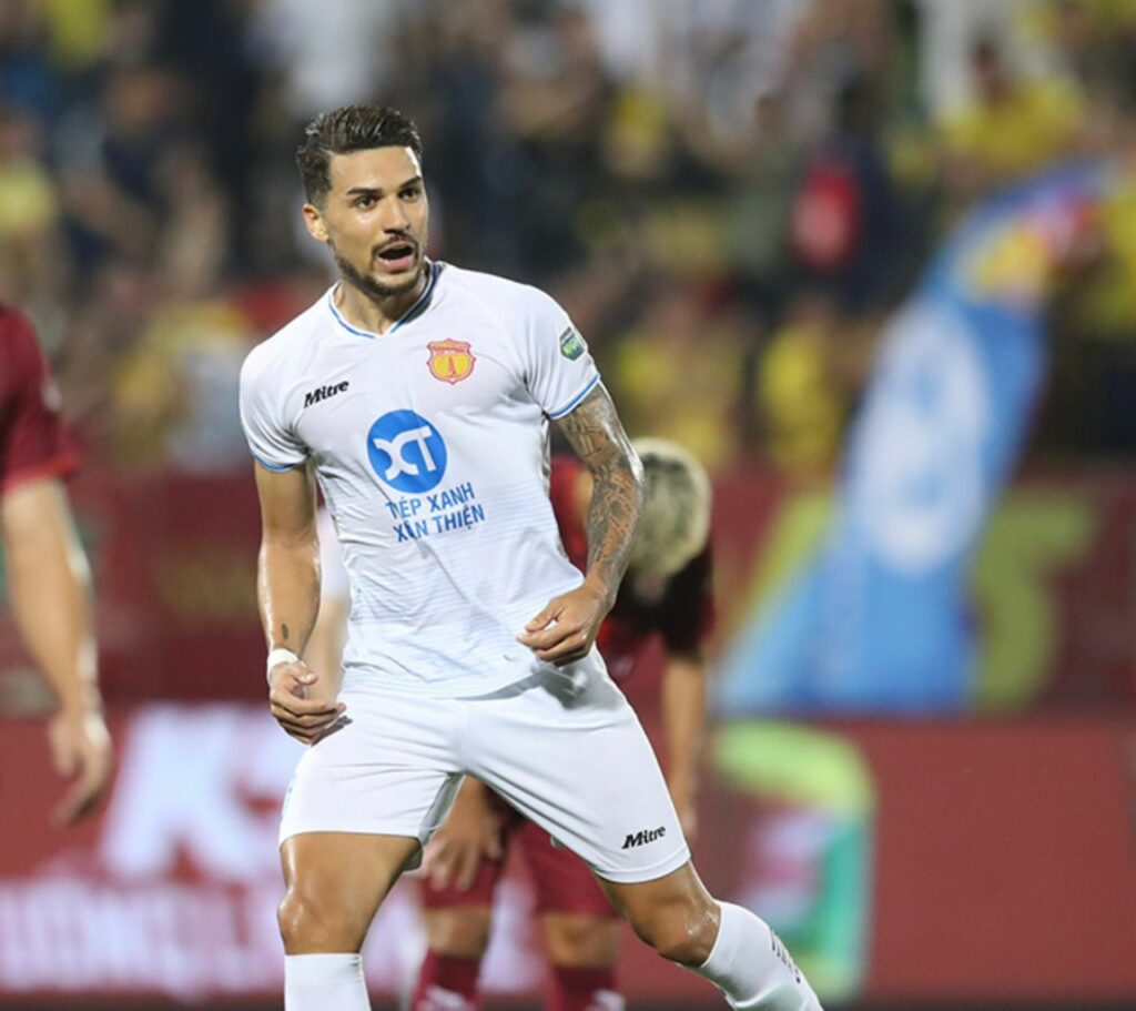 Hendrio lập cú đúp nhưng chừng đó là không đủ để Nam Định có điểm ở vòng 15 V-League 2023/24