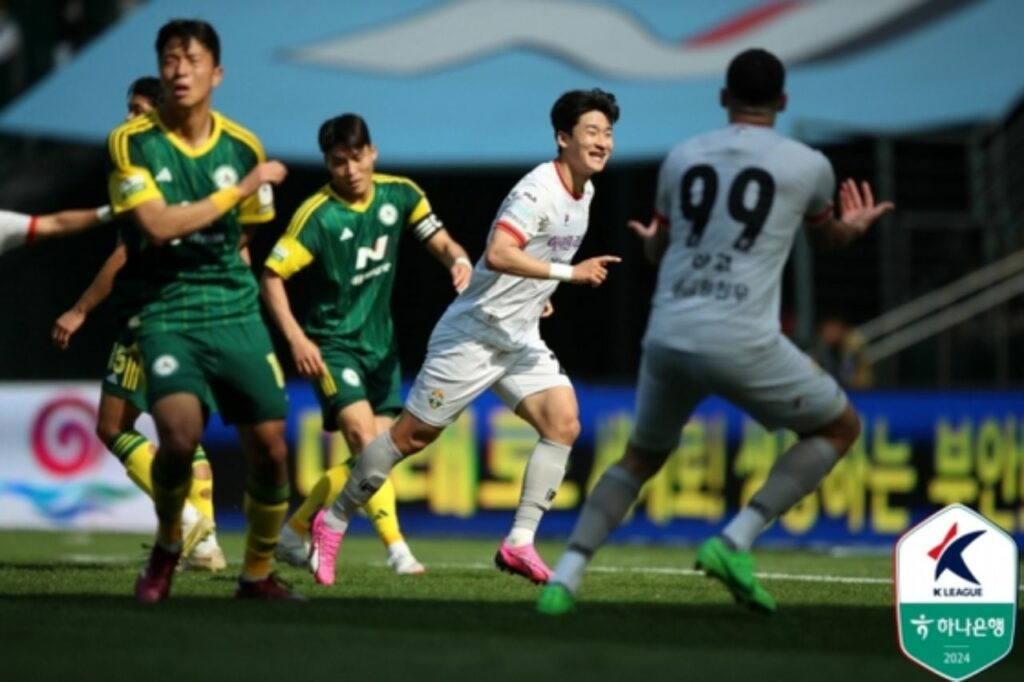 Jeonbuk thay tướng nhưng vẫn chưa đổi vận