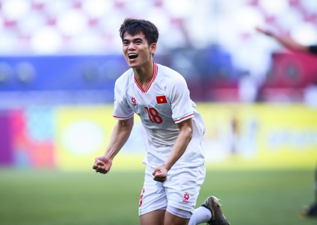 Khuất Văn Khang ăn mừng với bàn thắng tuyệt đẹp vào lưới U23 Malaysia, giúp U23 Việt Nam vào tứ kết