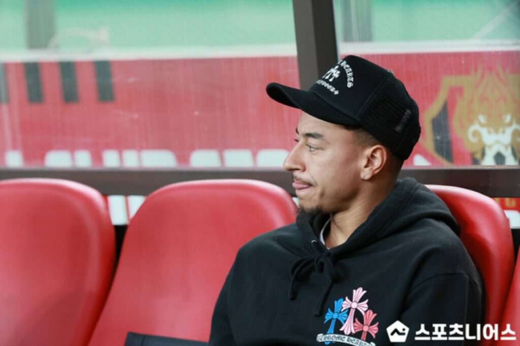 Jesse Lingard chấn thương, phải ngồi ngoài 1 tháng.