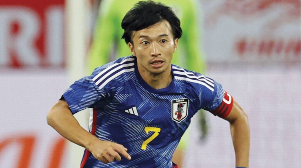 Shibasaki Gaku từng mang băng đội trưởng của Nhật Bản
