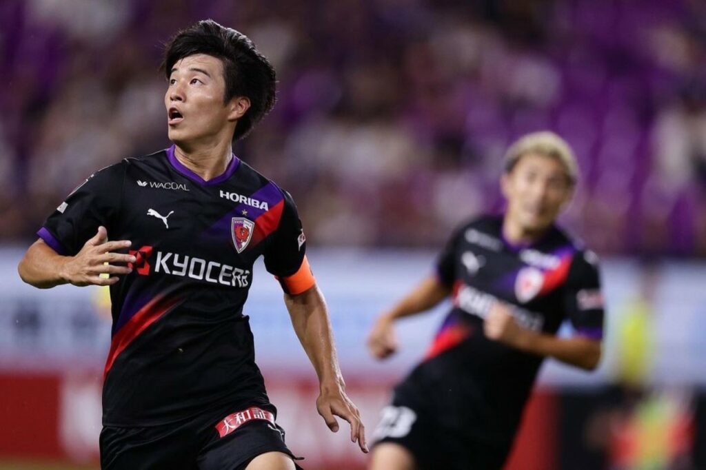 Sota Kawasaki có lối chơi giống Wataru Endo.