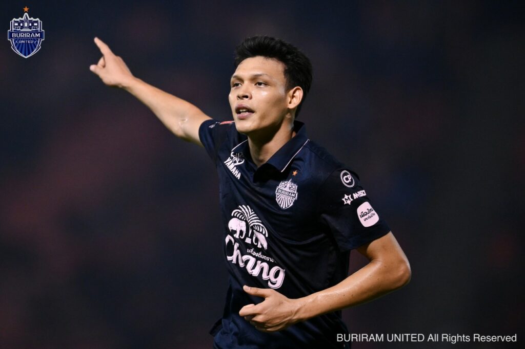 Supachai Chaided ghi cú đúp cho Buriram, nâng tổng số bàn thắng lên 16 sau vòng 25 Thai League 2023/24