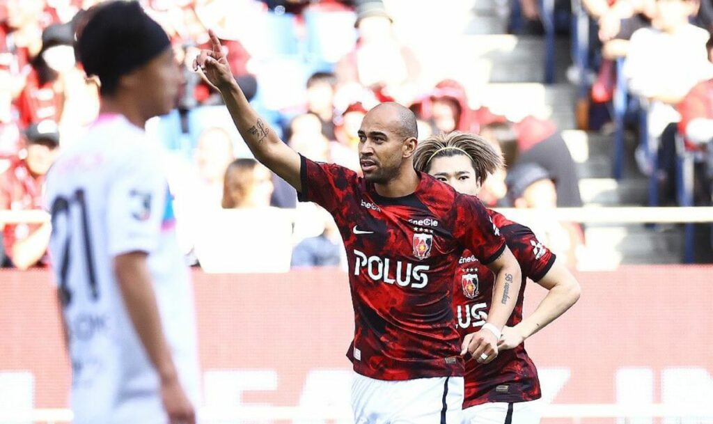 Phong độ sa sút đã buộc Urawa Reds phải thanh lý hợp đồng với Thiago Santana.