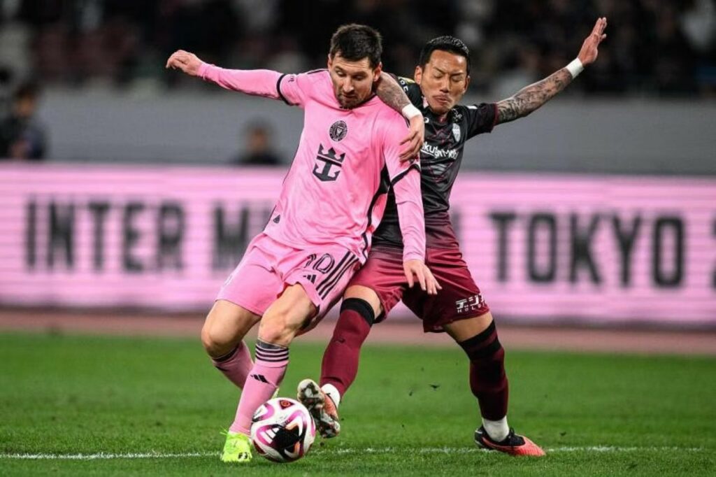 Yosuke Ideguchi trong trận giao hữu hồi đầu mùa giữa Vissel Kobe và Inter Miami.