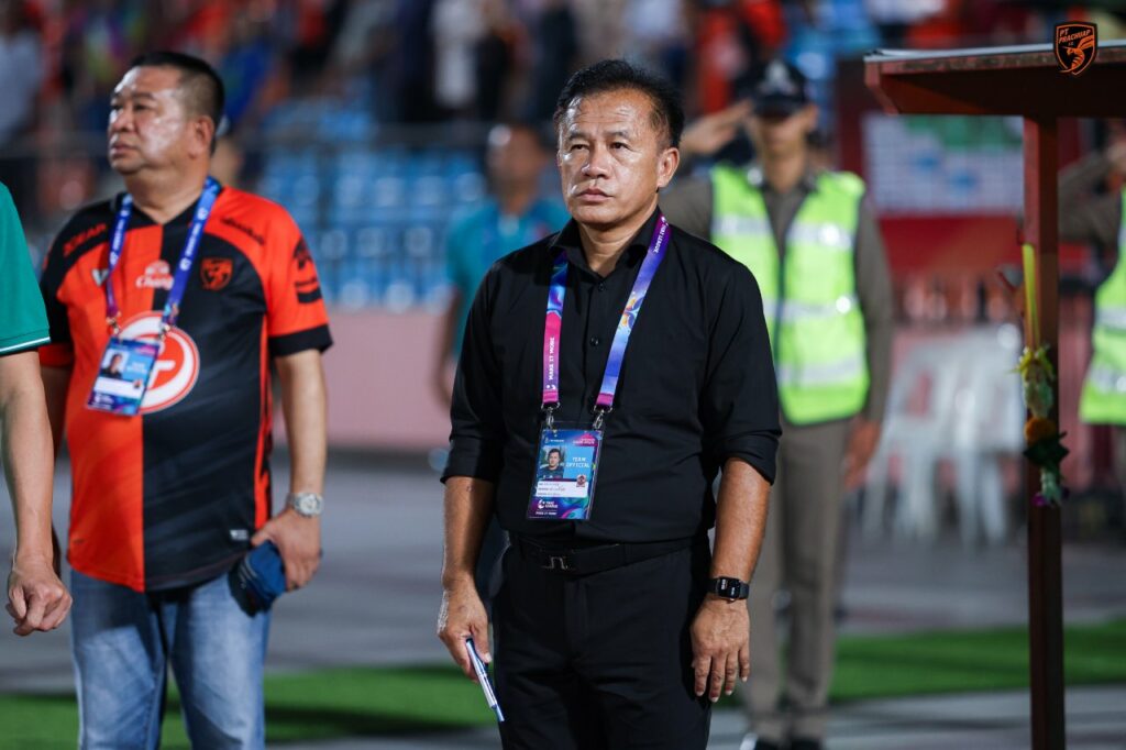 HLV Sasom Pobprasert - chìa khóa cứu vãn Prachuap FC.