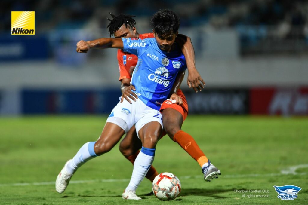 Thành tích bết bát khiến Chonburi FC phải nằm trong khu vực xuống hạng và đấu tranh cho cuộc hiến Trụ Hạng Tại Thai League 2023/24