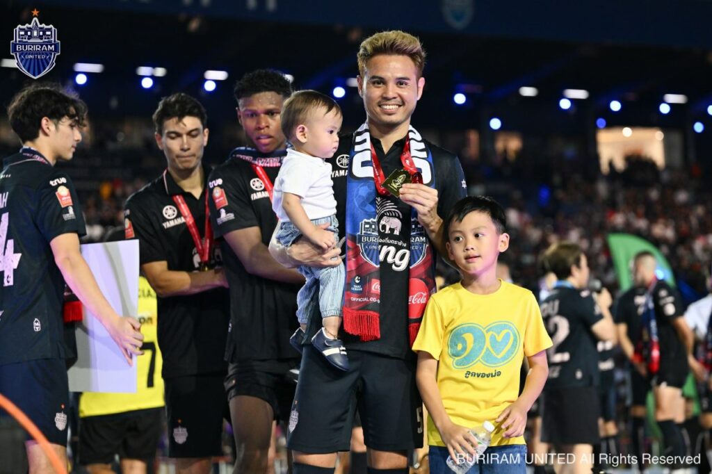 Theerathon Bunmathan có nhiều kiến tạo nhất Thai League mùa giải vừa qua.
