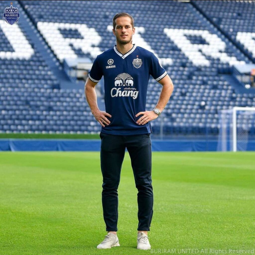 Goran Causic là sự lựa chọn không thể thay thế ở hàng tiền vệ Buriram.