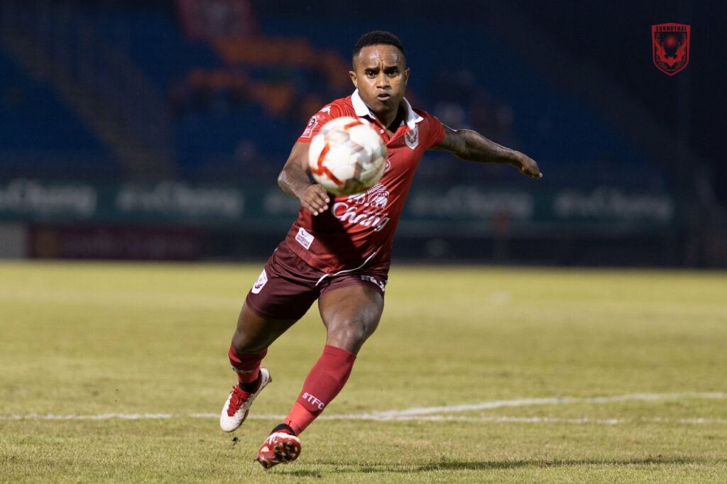 John Baggio là ngòi nổ trong đội hình của Sukhothai FC