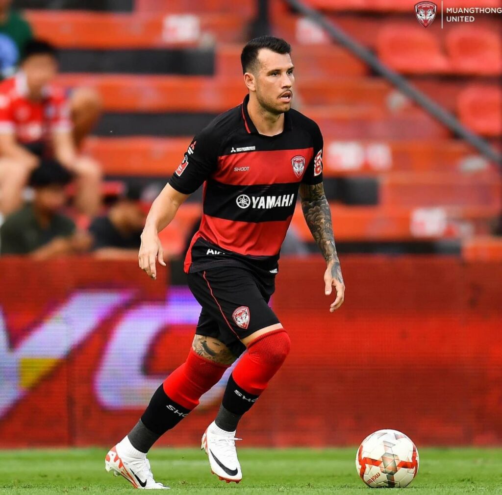 Willian Popp bùng nổ trong giai đoạn lượt về với Muangthong United, giúp anh lọt vào Đội Hình Tiêu Biểu Thai League 2023/24