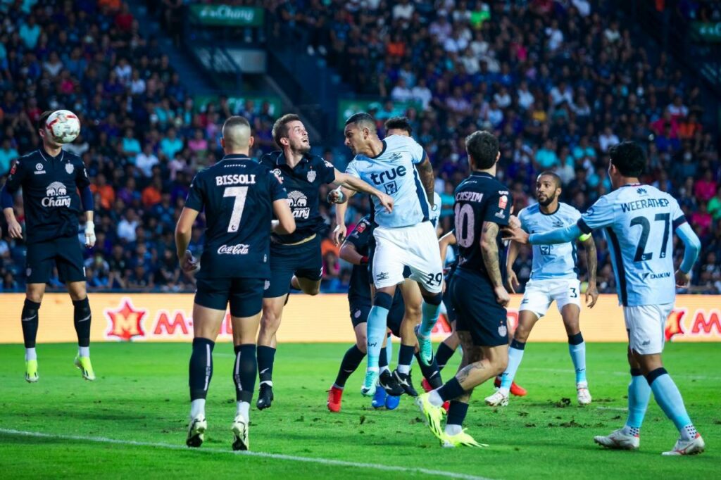 True Bangkok United thất bại trước Buriram United trên cả 2 lượt trận.