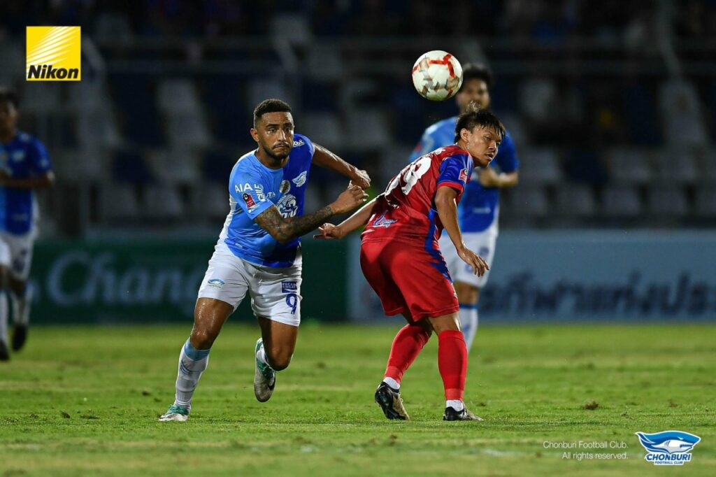 Chonburi thi đấu hăng say, giành chiến thắng 3-2 trước Trat FC dù đã xuống hạng, vòng 30 Thai League 2023/24