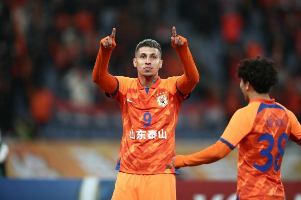 Cryzan là ngòi nổ chính trên hàng công Sơn Đông Thái Sơn, anh dẫn đầu Thống Kê AFC Champions League 2023/24 về số lần rê bóng