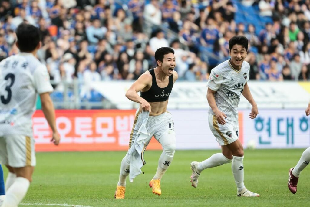 Bàn thắng ở những phút cuối trận của Kim Tae-hyeon giúp Gimcheon Sangmu níu giữ lại được một điểm quý giá ở vòng 12 K-League 2024