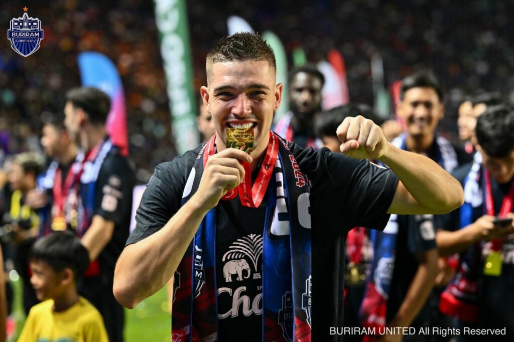 Dion Cools là hậu vệ chất lượng của Buriram.