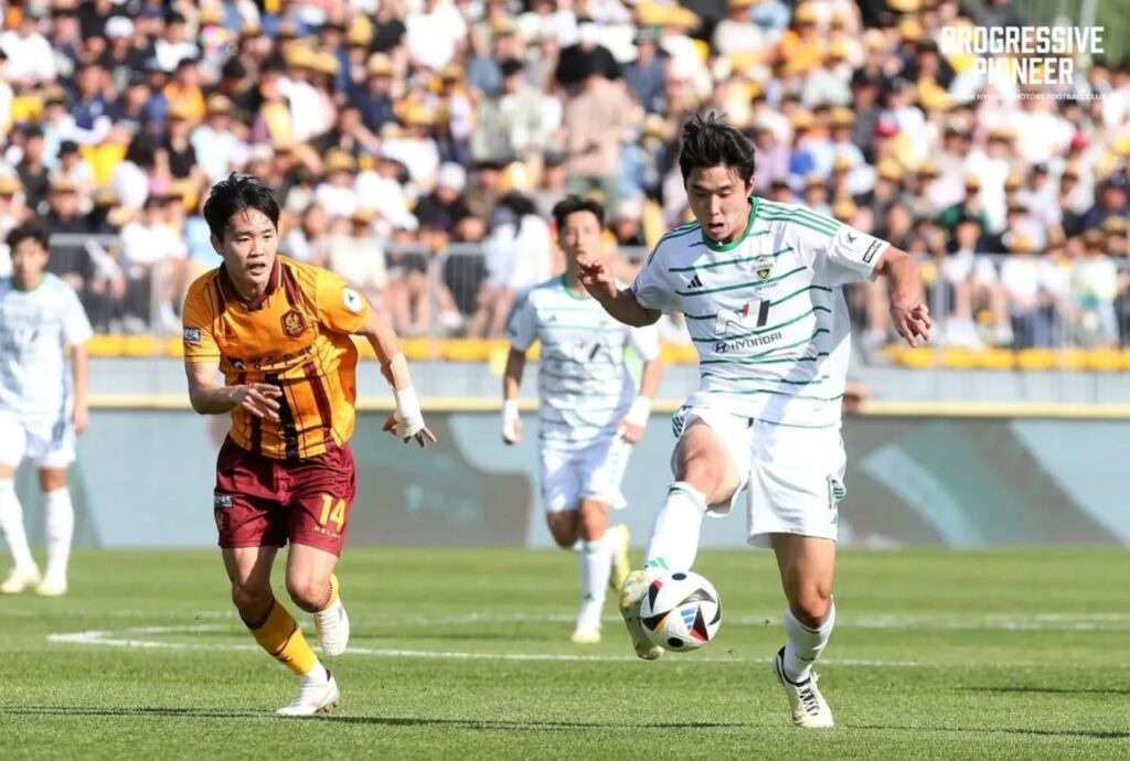 Jeonbuk có chiến thắng 3 sao, qua đó tạm thời vượt qua khủng hoảng.