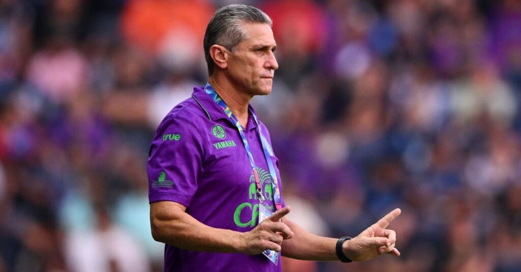HLV Jorginho chấm dứt hợp đồng với Buriram United do khác biệt về quan điểm.