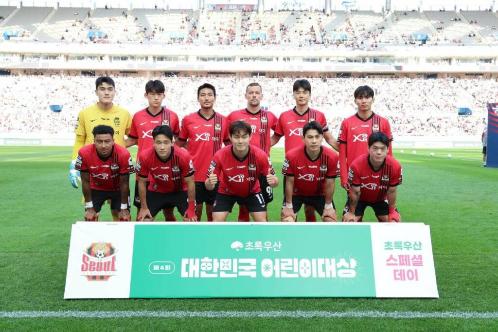 Lingard có lần đầu tiên được điền tên vào đội hình chính thức của FC Seoul.