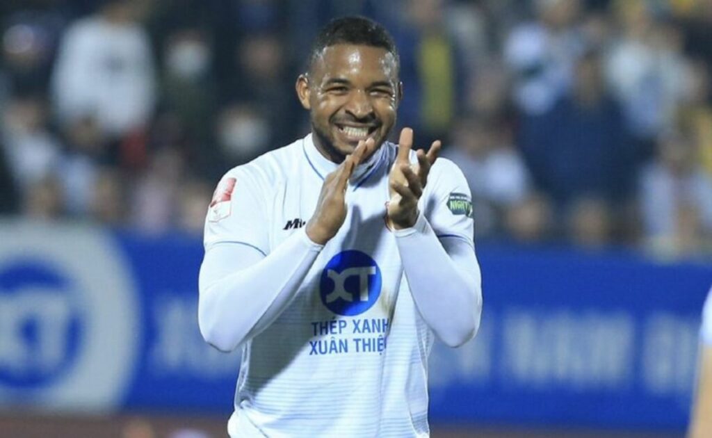 Rafaelson bỏ xa các đối thủ trong cuộc đua Vua phá lưới sau vòng 16 V-League 2023/24