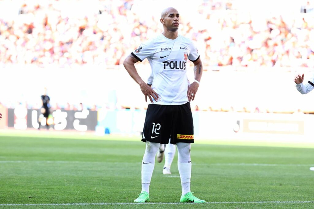 Thiago Santos tỏa sáng với một cú đúp giúp Urawa Red Diamond vượt ải Albirex ở vòng 13 J-League 2024