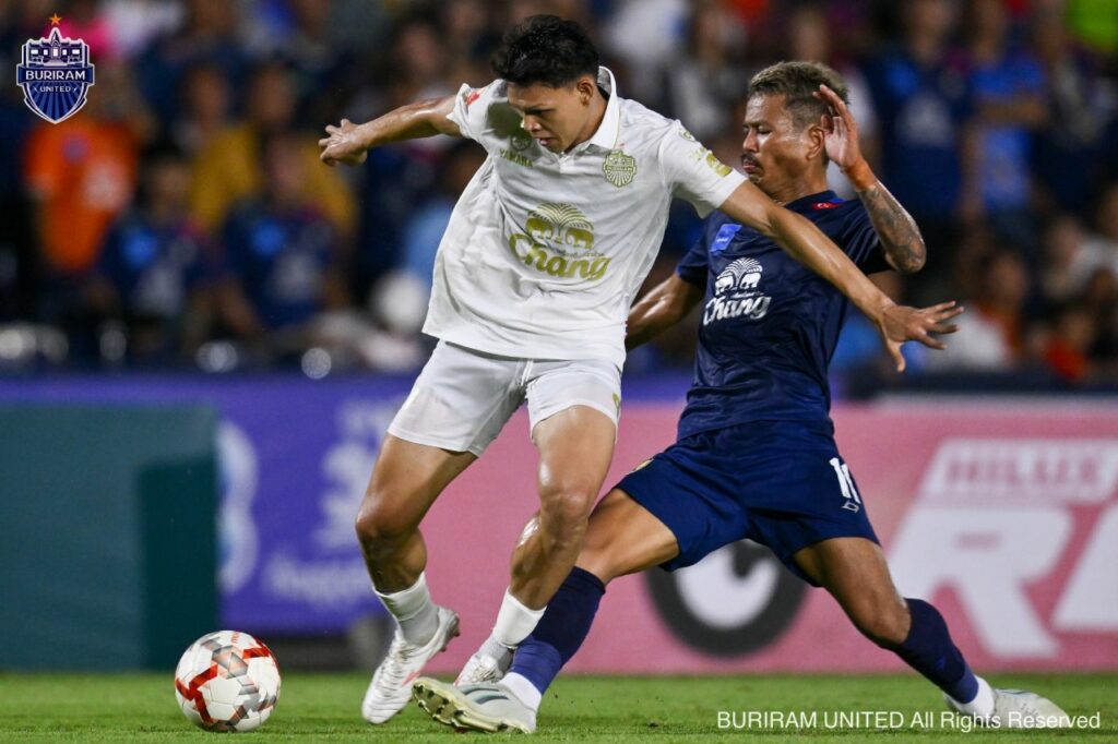 Buriram United tiếp tục có thêm 3 điểm với chiến thắng 2-0