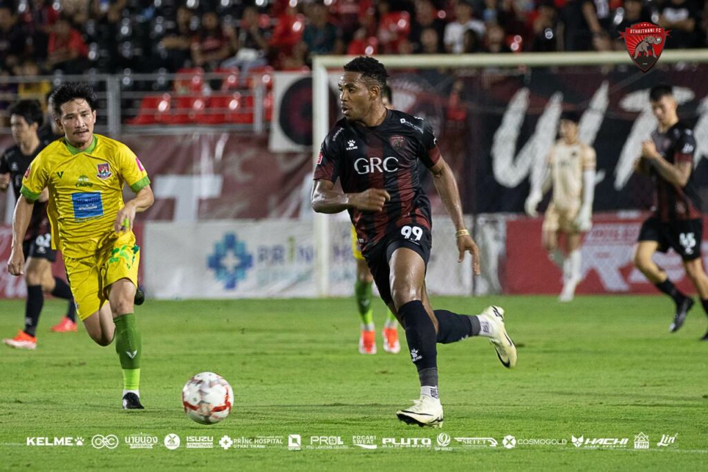 Uthai Thani thắng 3-1 trước Trat FC.