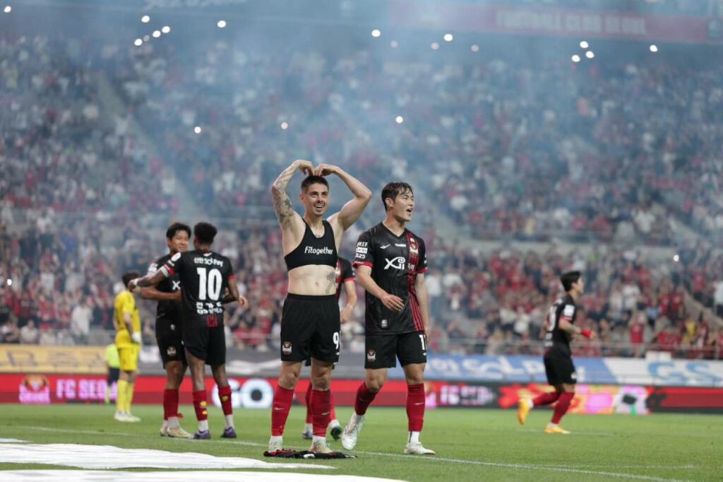 FC Seoul cũng có chiến thắng đậm trên sân nhà để dành trọn 3 điểm ở vòng 18.
