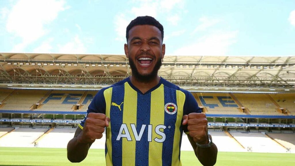 Joshua King trong ngày ra mắt Fenerbahce.