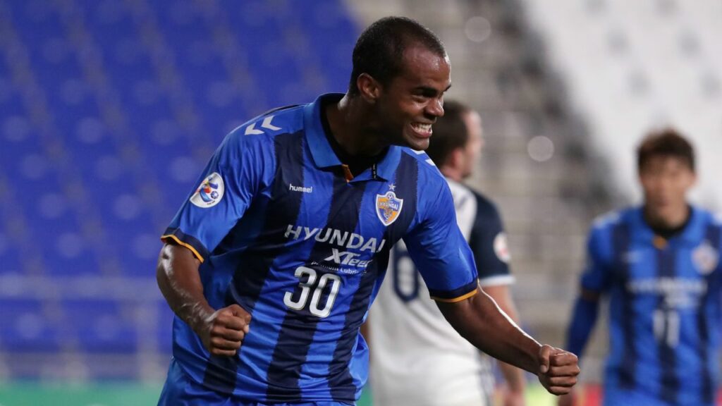 Júnior Negrão là chân sút có hiệu suất ghi bàn tốt nhất trong top 10.