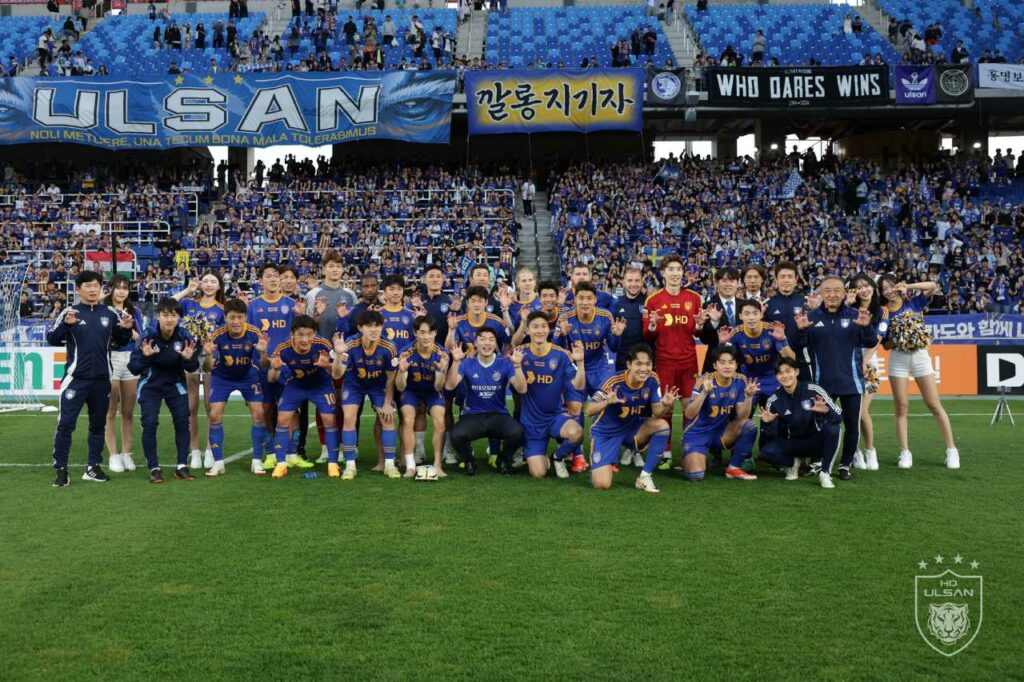 Trận đấu giữa Ulsan HD và Jeonbuk thu hút đến 29.007 khán giả, góp phần vào thành tích K-League 1 triệu khán giả