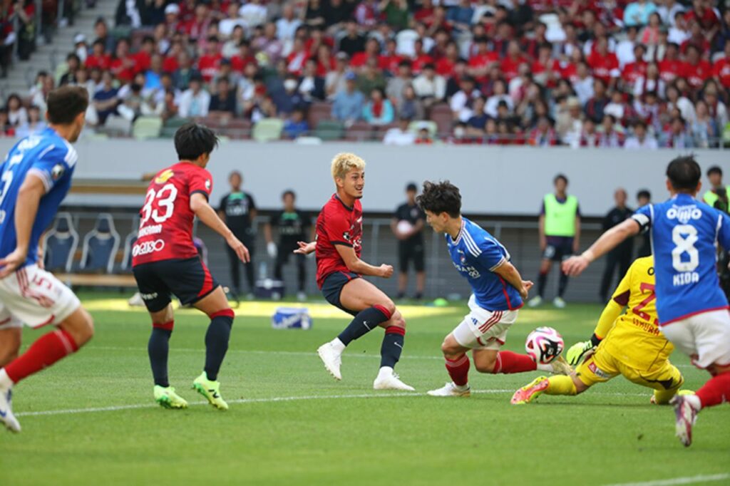 Kashima Antlers xuất sắc đánh bại Yokohama để cân bằng điểm số với Machida ở vòng 17 J-League 2024