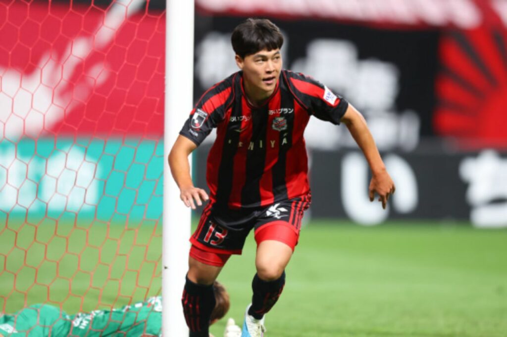 Kim Gun-hee, Ngoại Binh Đang Chật Vật Tại J-League, cần lấy lại phong độ để cứu nguy cho Sapporo.